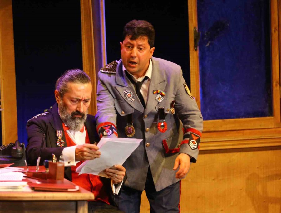 Aşt’nin Yeni Oyunu “polisler” Seyirciyle Buluştu