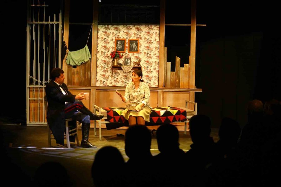 Aşt’nin Yeni Oyunu “polisler” Seyirciyle Buluştu