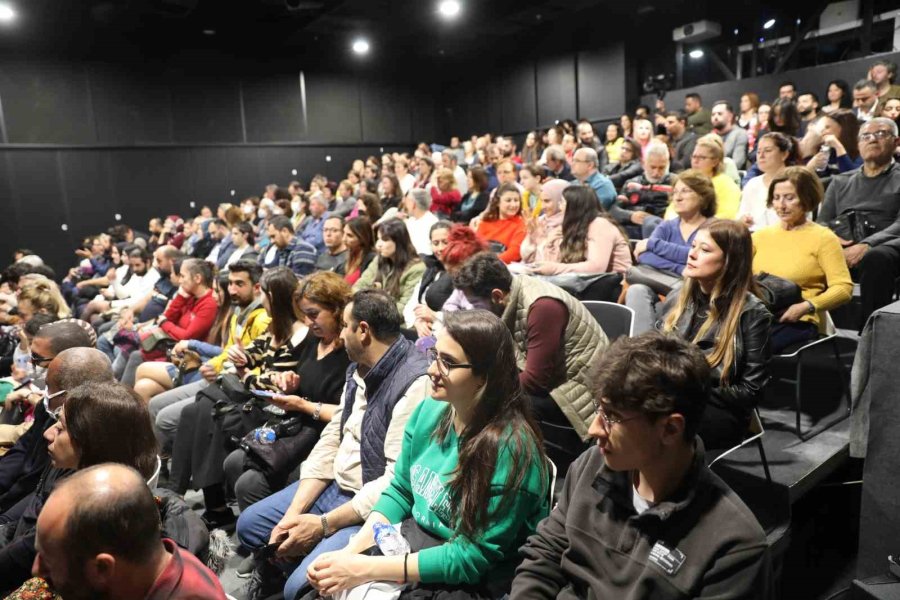 Aşt’nin Yeni Oyunu “polisler” Seyirciyle Buluştu