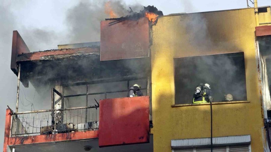Kentsel Dönüşüme Giren Binadaki Yangın Mahalleliyi Tedirgin Etti