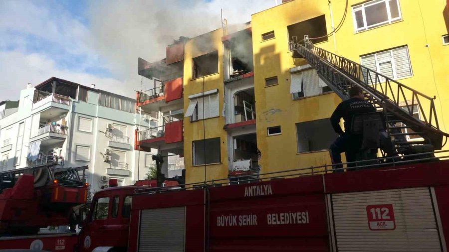 Kentsel Dönüşüme Giren Binadaki Yangın Mahalleliyi Tedirgin Etti