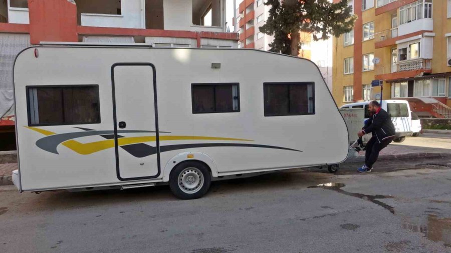 Kentsel Dönüşüme Giren Binadaki Yangın Mahalleliyi Tedirgin Etti