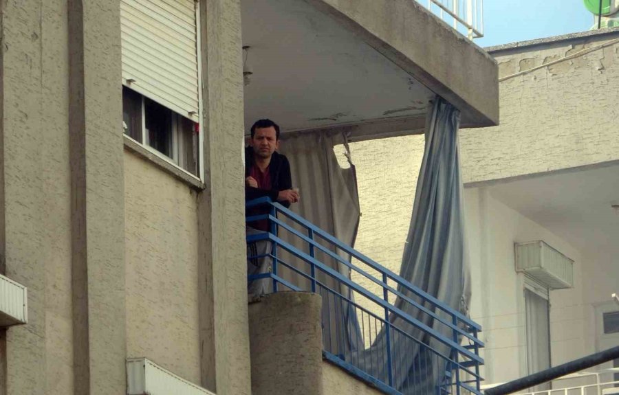 Kentsel Dönüşüme Giren Binadaki Yangın Mahalleliyi Tedirgin Etti