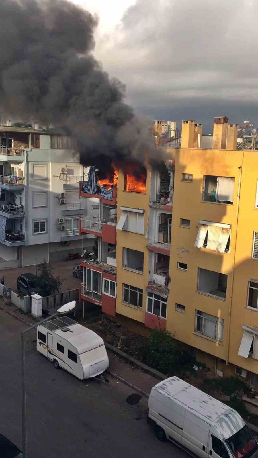 Kentsel Dönüşüme Giren Binadaki Yangın Mahalleliyi Tedirgin Etti
