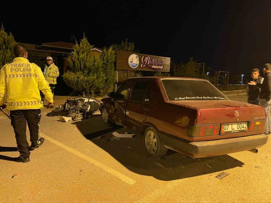 Otomobille Motosiklet Çarpıştı: 1 Yaralı