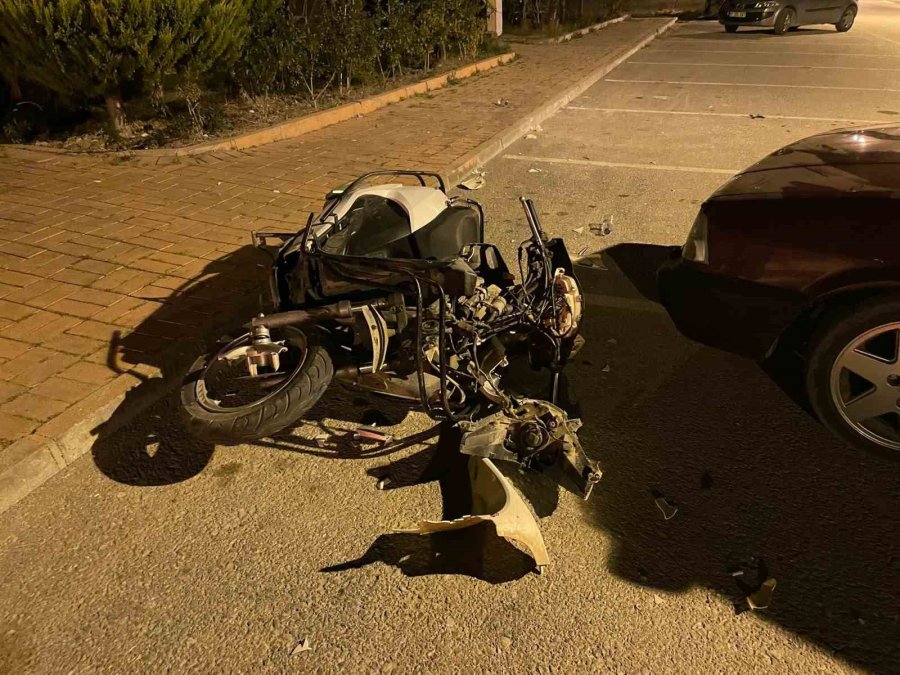 Otomobille Motosiklet Çarpıştı: 1 Yaralı
