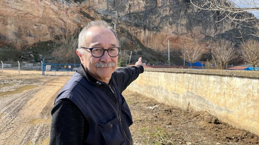 Fayın Üzerine Sevgililerinin İsimlerini Yazdılar