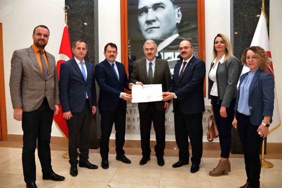 Eskişehir Adliyesindeki Yardım Kampanyasında Depremzedeler İçin 147 Bin 971 Tl Toplandı