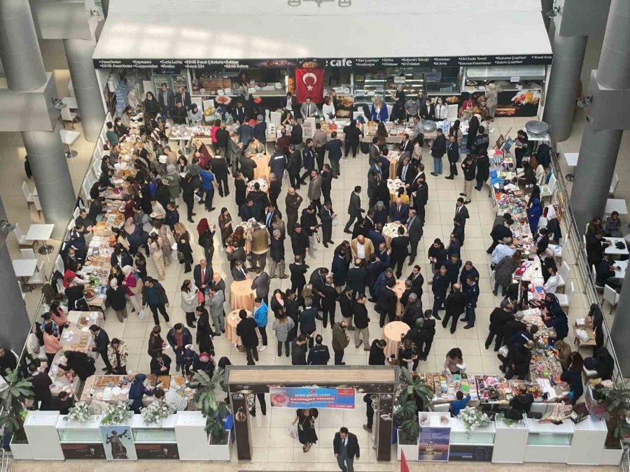 Eskişehir Adliyesindeki Yardım Kampanyasında Depremzedeler İçin 147 Bin 971 Tl Toplandı