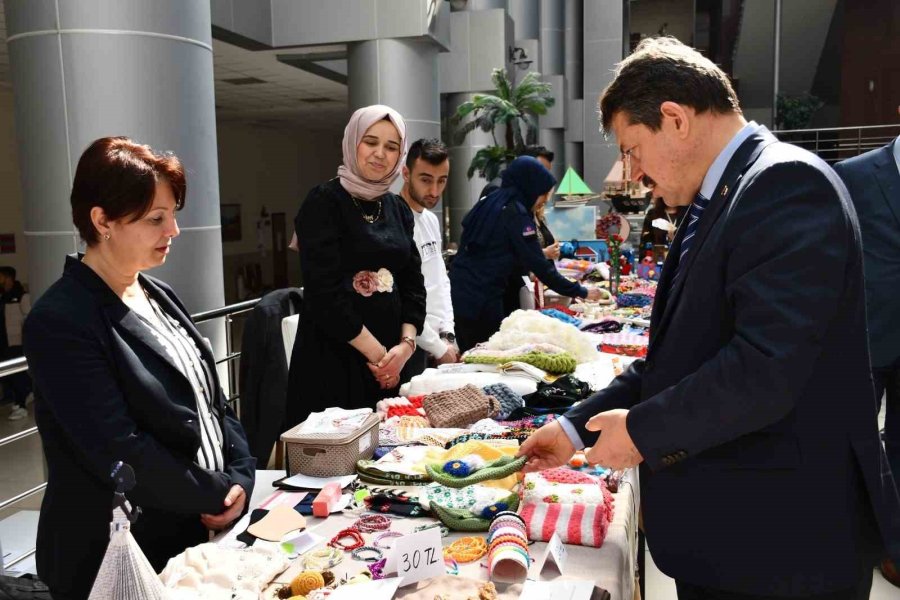 Eskişehir Adliyesindeki Yardım Kampanyasında Depremzedeler İçin 147 Bin 971 Tl Toplandı