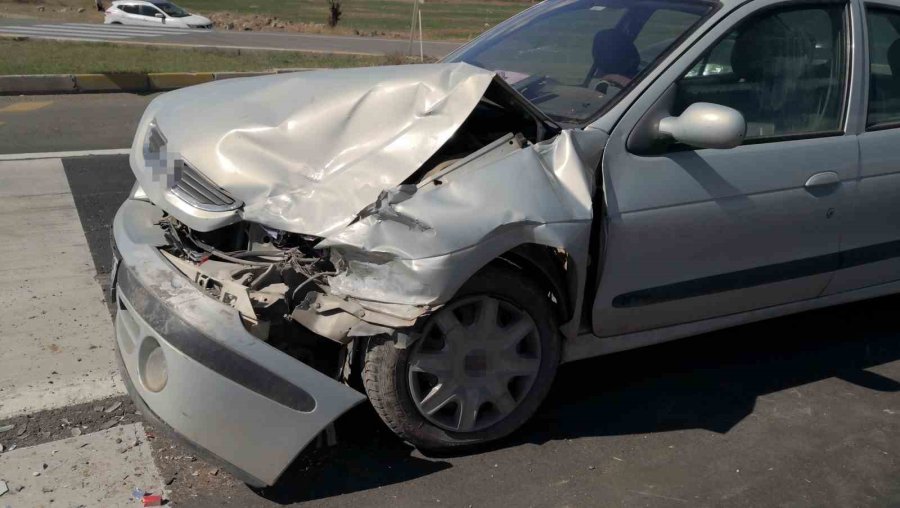 Depremzede Aile Aksaray’da Kaza Yaptı: 4 Yaralı