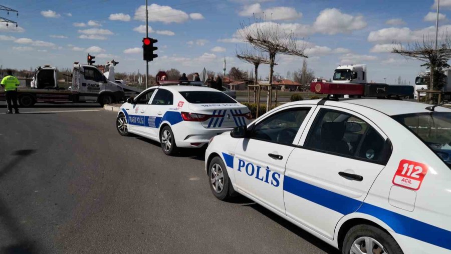 Depremzede Aile Aksaray’da Kaza Yaptı: 4 Yaralı