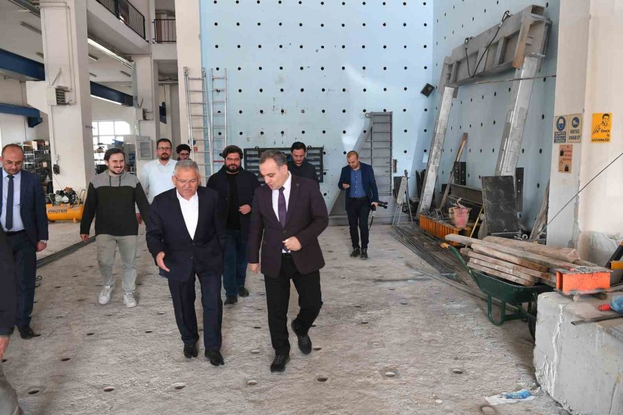 Başkan Büyükkılıç’tan Deprem Araştırma Laboratuvarı’na Ziyaret