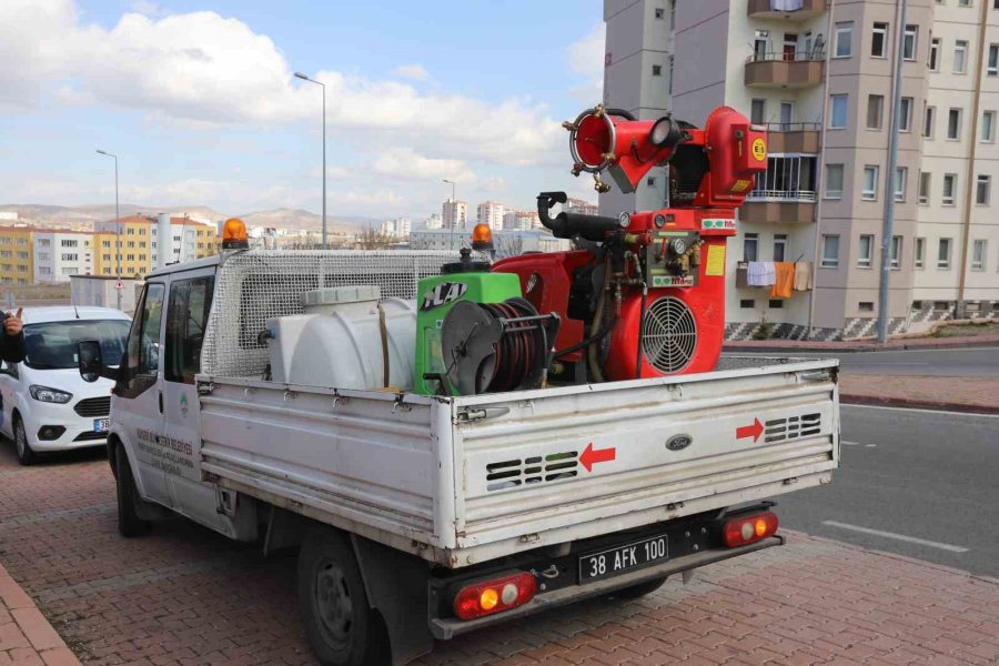 Kayseri Büyükşehir’den Drone İle Park İlaçlama Hizmeti