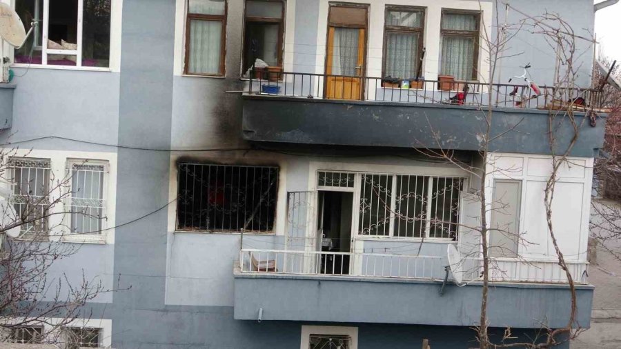 8’inci Kattan Düştü Ölmedi, Yangında Can Verdi