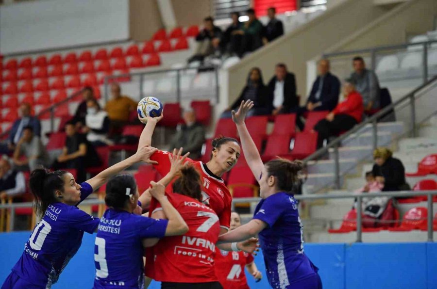 Mavi Kelebekler’in Bileği Bükülmüyor