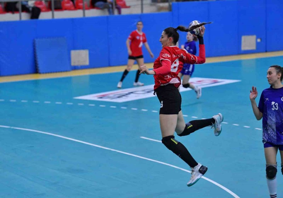 Mavi Kelebekler’in Bileği Bükülmüyor