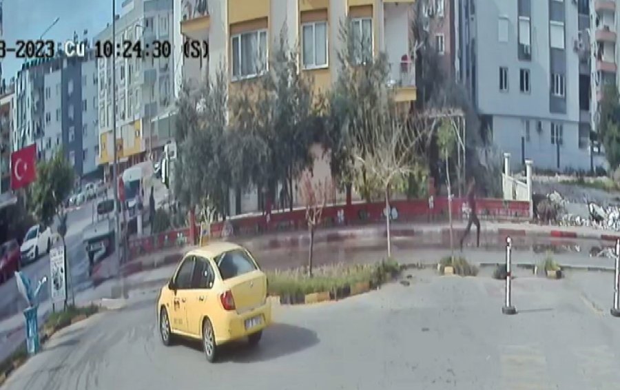 Girdiği Apartmanın ‘whatsapp’ Grubuyla Planları Alt Üst Olan Hırsız ‘jet’ Hızıyla Yakalandı