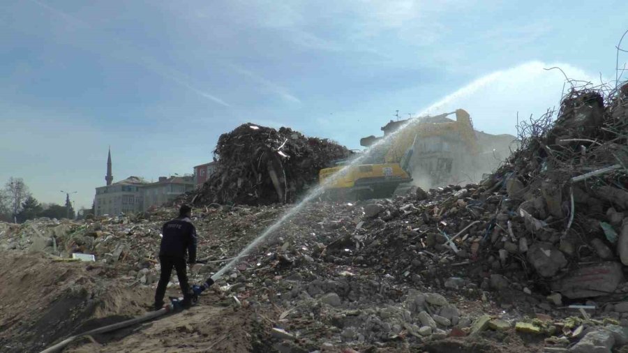 Kayseri’de Depremin Hasarı Artıyor: Ağır Hasarlı Yapı Sayısı 851’e Çıktı