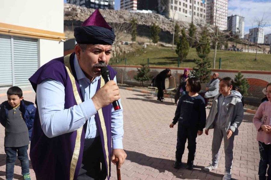 Depremzede Çocukların Yüzü Masal Ve Çizgi Film Kahramanları İle Güldü