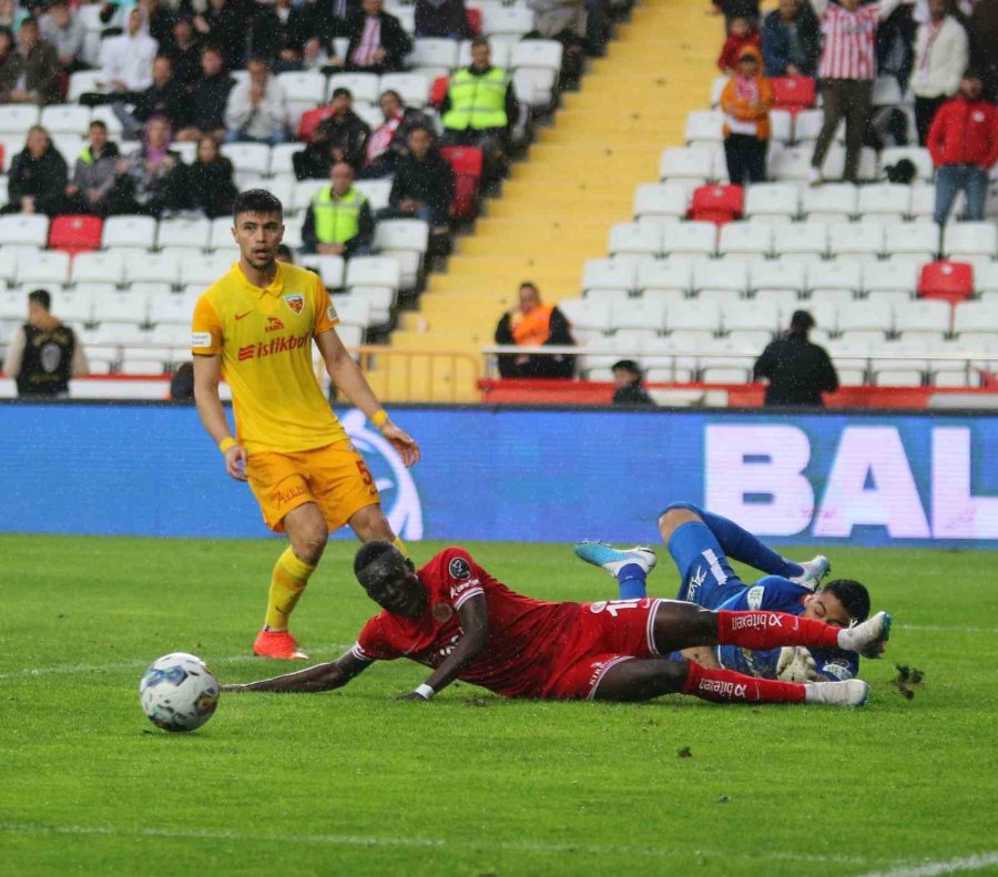 Spor Toto Süper Lig: Antalyaspor: 1 - Kayserispor: 0 (ilk Yarı)