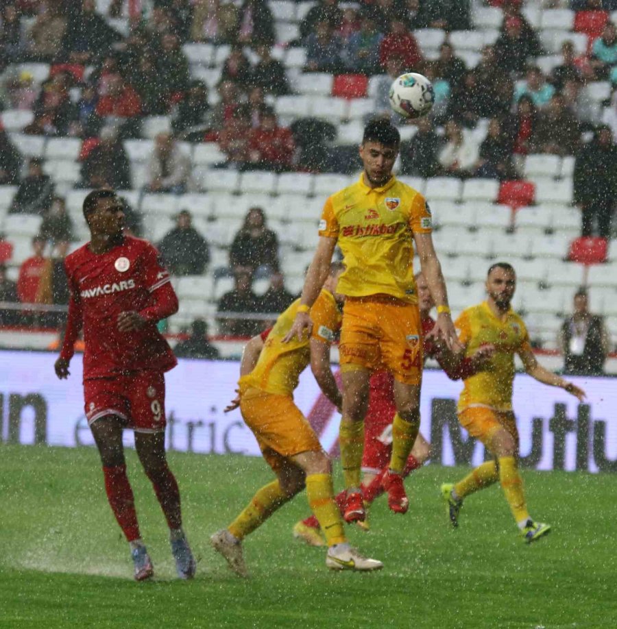 Spor Toto Süper Lig: Antalyaspor: 1 - Kayserispor: 0 (ilk Yarı)