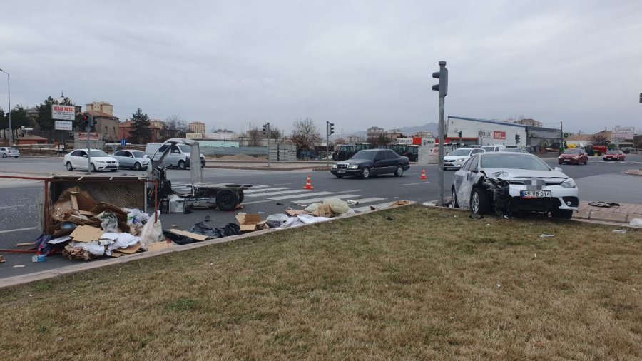 Otomobille Çarpışan Moped Sürücüsü Hayatını Kaybetti
