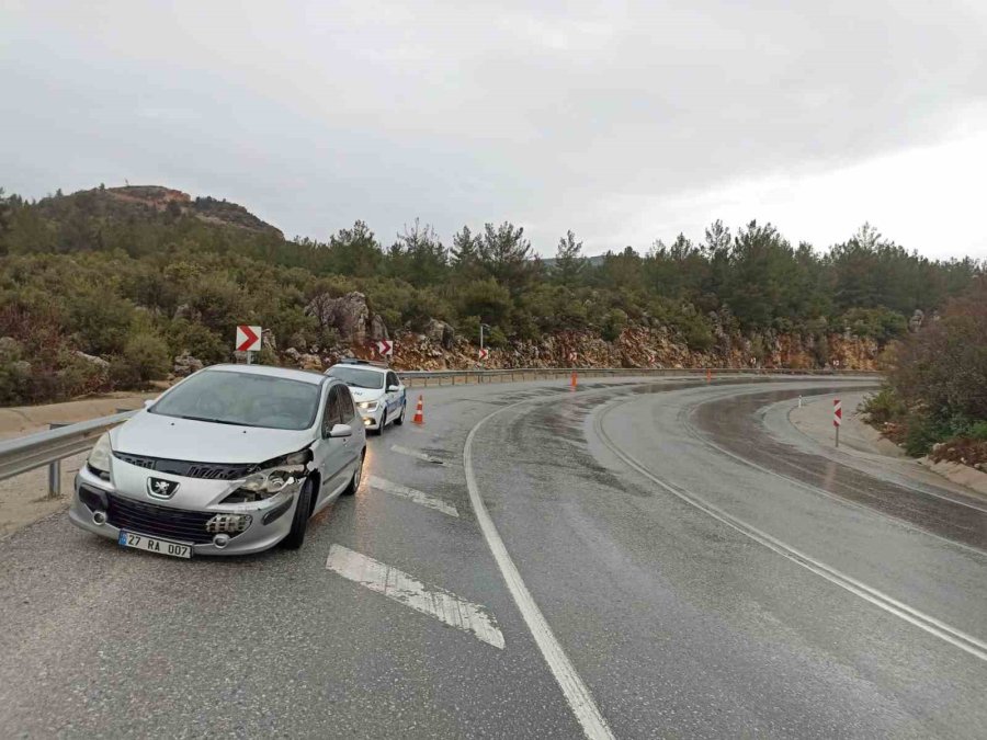 Antalya’da İki Ayrı Trafik Kazasında 6 Kişi Yaralandı
