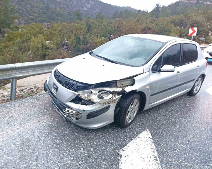Antalya’da İki Ayrı Trafik Kazasında 6 Kişi Yaralandı