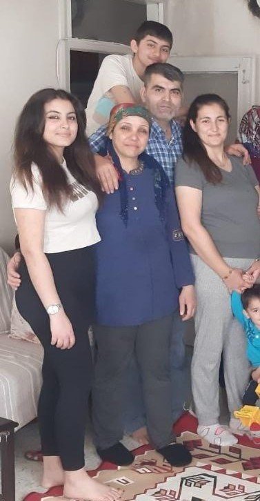 Depremde Ailesinden Geriye Fotoğraf Albümü Kaldı