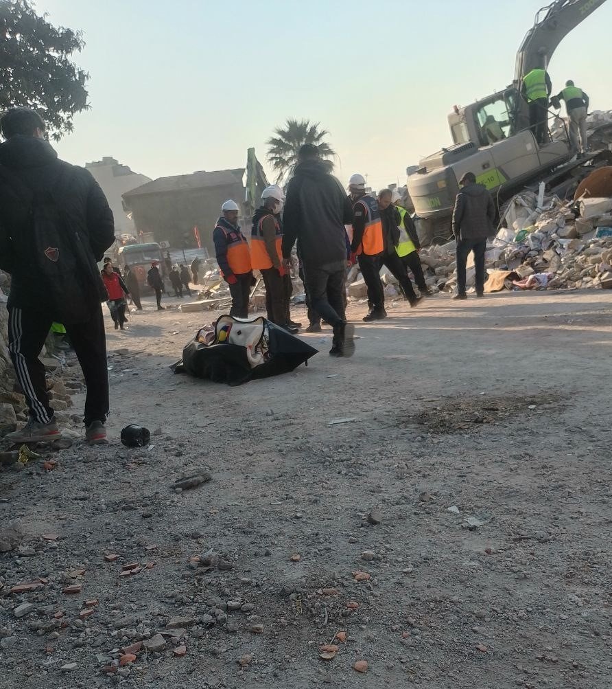 Depremde Ailesinden Geriye Fotoğraf Albümü Kaldı