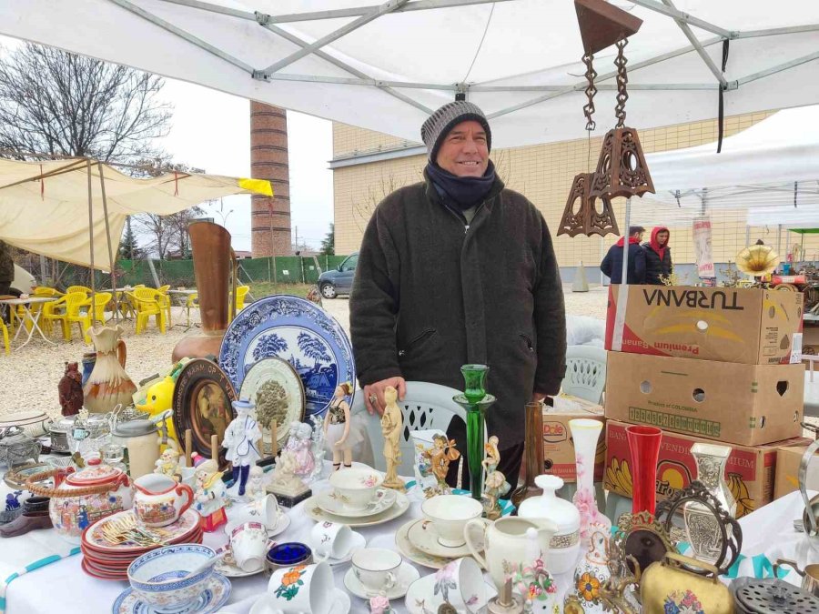 Antikacılar Yağışlı Havalar İçin Kapalı Alan İstiyor