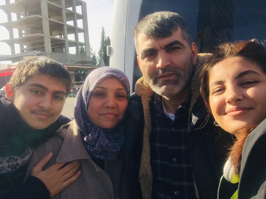 Depremde Ailesinden Geriye Fotoğraf Albümü Kaldı