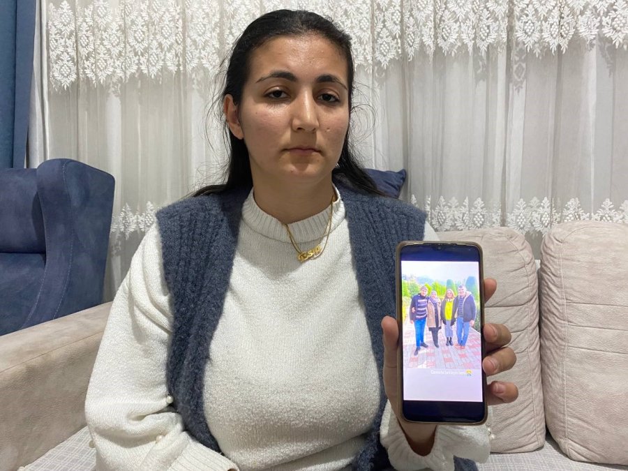 Depremde Ailesinden Geriye Fotoğraf Albümü Kaldı