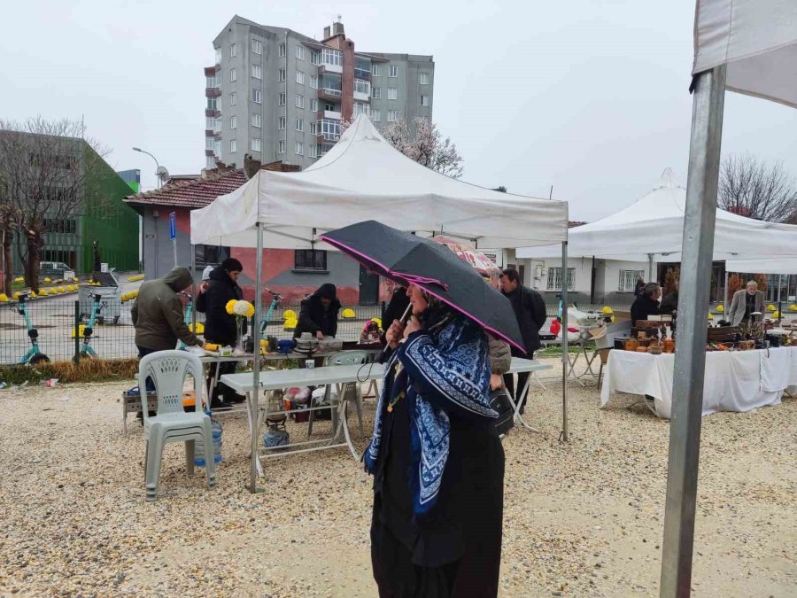 Antikacılar Yağışlı Havalar İçin Kapalı Alan İstiyor