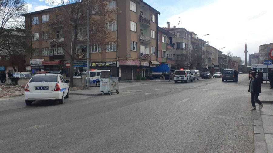 Tartıştığı Şahsı Balkondan Ateş Ederek Yaraladı