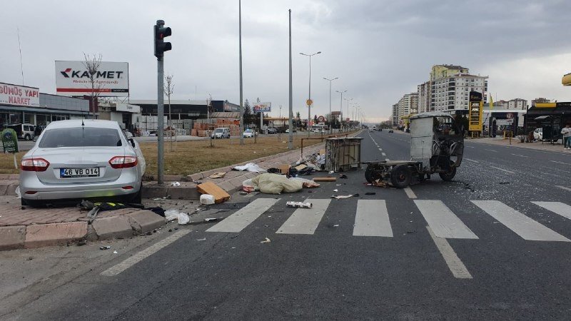 Otomobille Çarpışan Moped Sürücüsü Hayatını Kaybetti