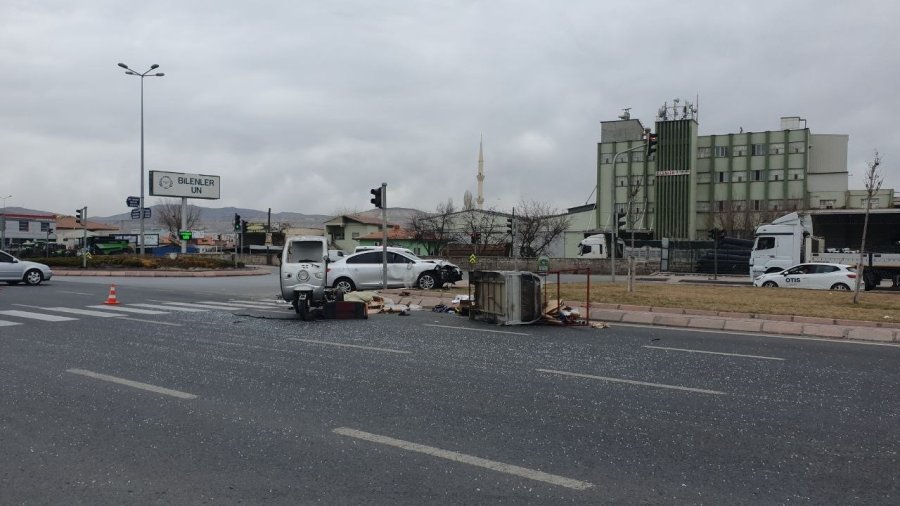 Otomobille Çarpışan Moped Sürücüsü Hayatını Kaybetti