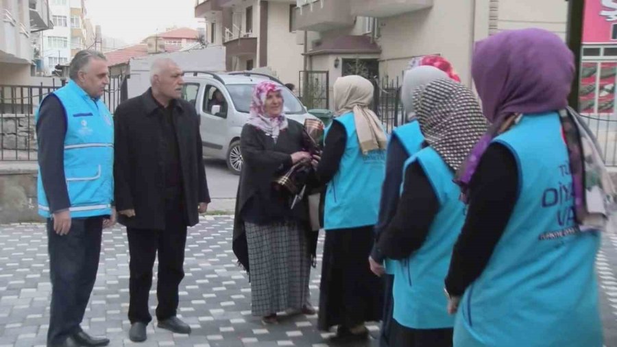 Malatyalı Depremzede Aileye Kayseri’deki Yeni Evlerinde Çiçekli Karşılama