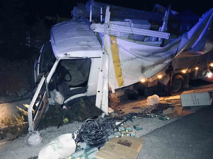 Konya’da Kamyonet Ağaçlara Çarptı: Sürücü Öldü, Oğlu Yaralandı
