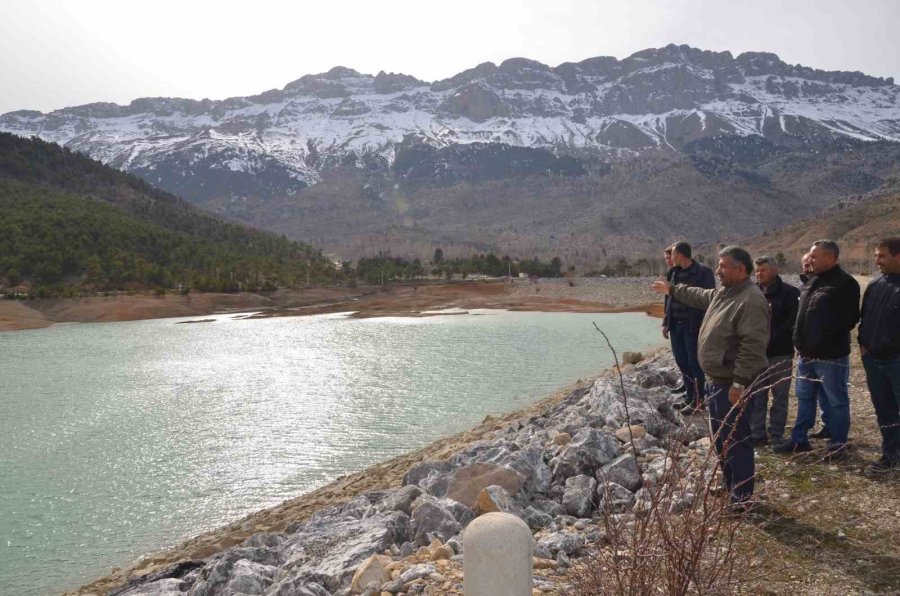 Çiftçilerin 2 Bin Dekarlık Tarım Arazisini Suladığı Gölette Kuraklık Yaşanıyor