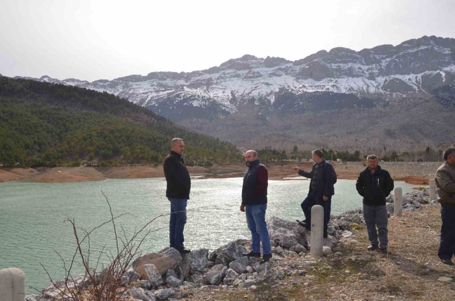 Çiftçilerin 2 Bin Dekarlık Tarım Arazisini Suladığı Gölette Kuraklık Yaşanıyor