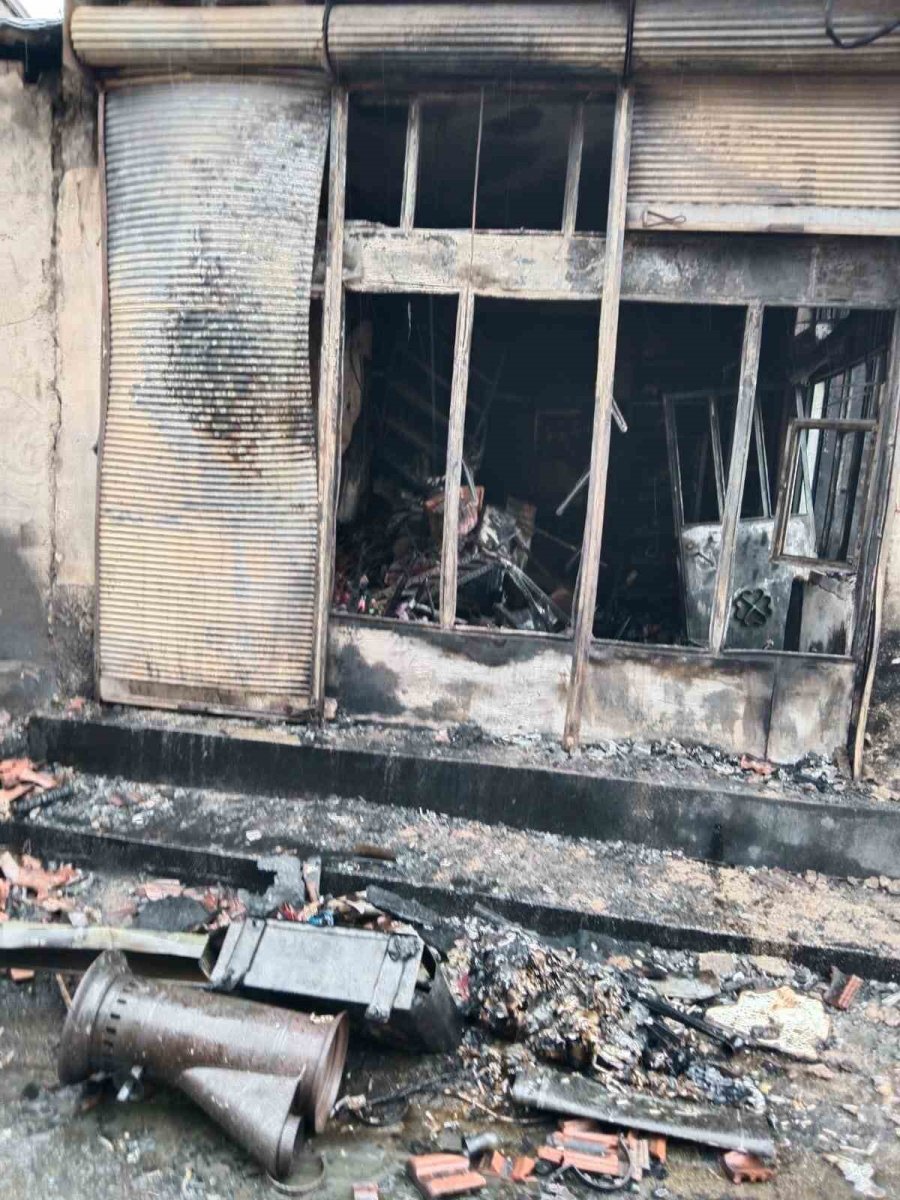 Patlayan Trafo Bakkal Dükkanında Yangın Çıkardı: 1 Ölü