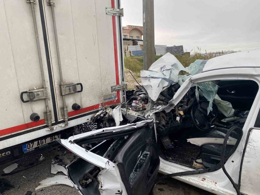 Önce Kaldırıma Ardından Park Halindeki Araca Arkadan Çarptı