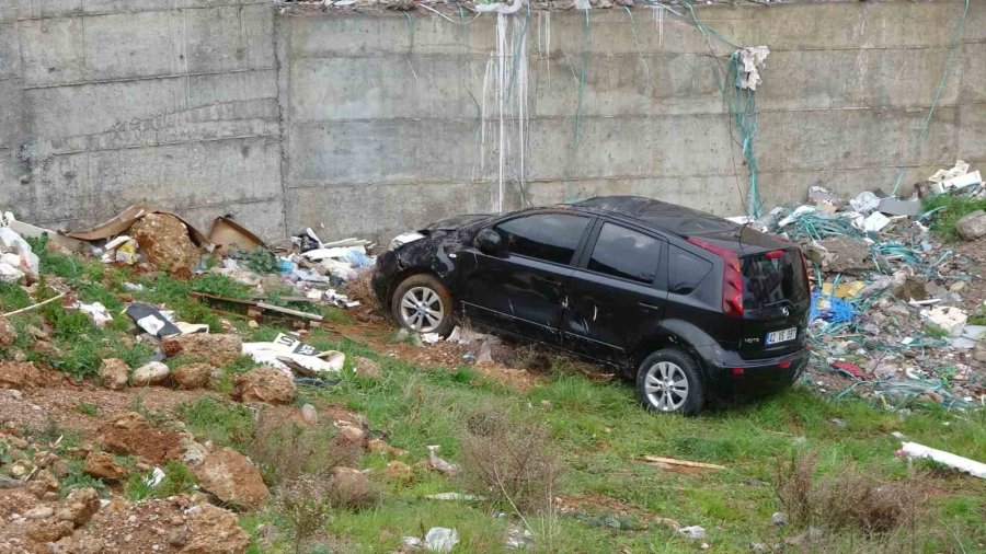 Kontrolden Çıkan Otomobil 10 Metreden Aşağıya Uçtu: 1 Yaralı