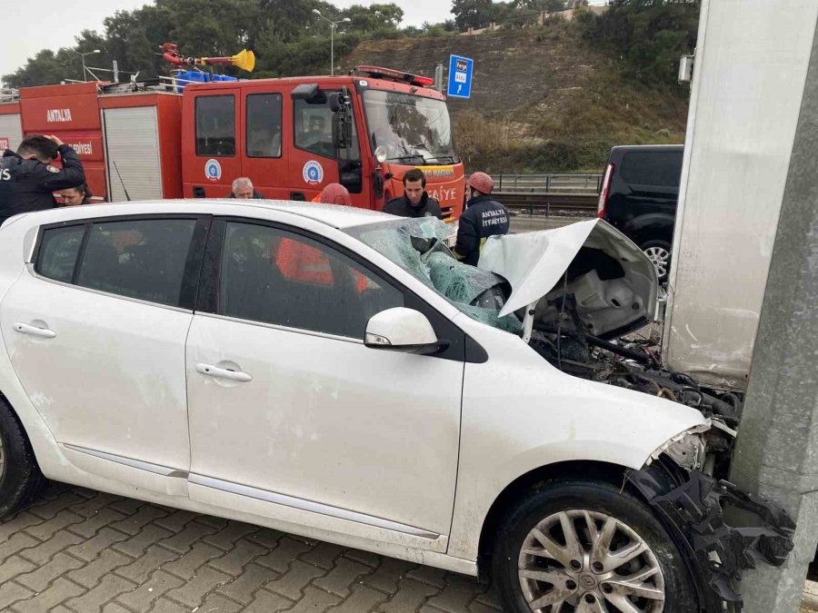 Önce Kaldırıma Ardından Park Halindeki Araca Arkadan Çarptı