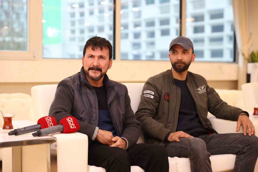 Enkazdan 162. Saat Sonra Sağ Çıkan Depremzede, Onu Kurtaran Kahramanlarıyla Buluştu