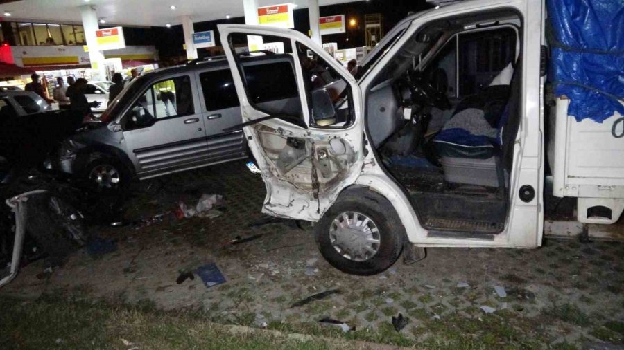 Antalya’da Depremzede Aileleri Ağlatan Kaza