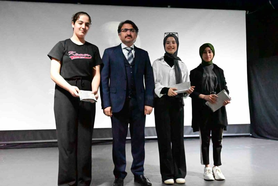 Kemer’de İstiklal Marşı’nın Kabulü Törenle Kutlandı