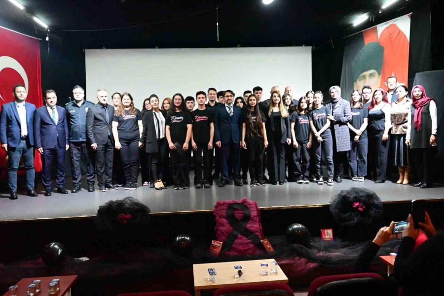 Kemer’de İstiklal Marşı’nın Kabulü Törenle Kutlandı